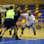 Morales-defendido-por-Mikel-y-Lorasque-1