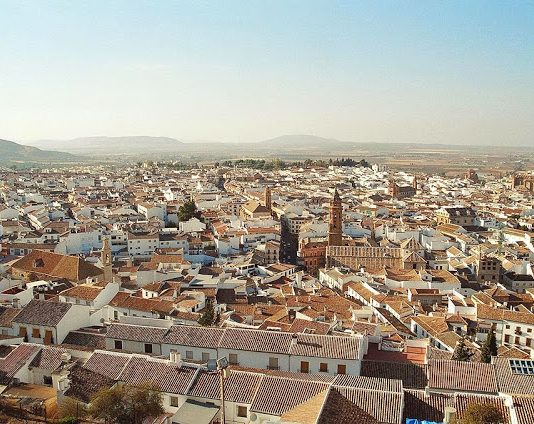El Ayuntamiento de Antequera entrega a la Agencia de Vivienda de Andalucía las viviendas de la estación para que puedan al fin regularizarse