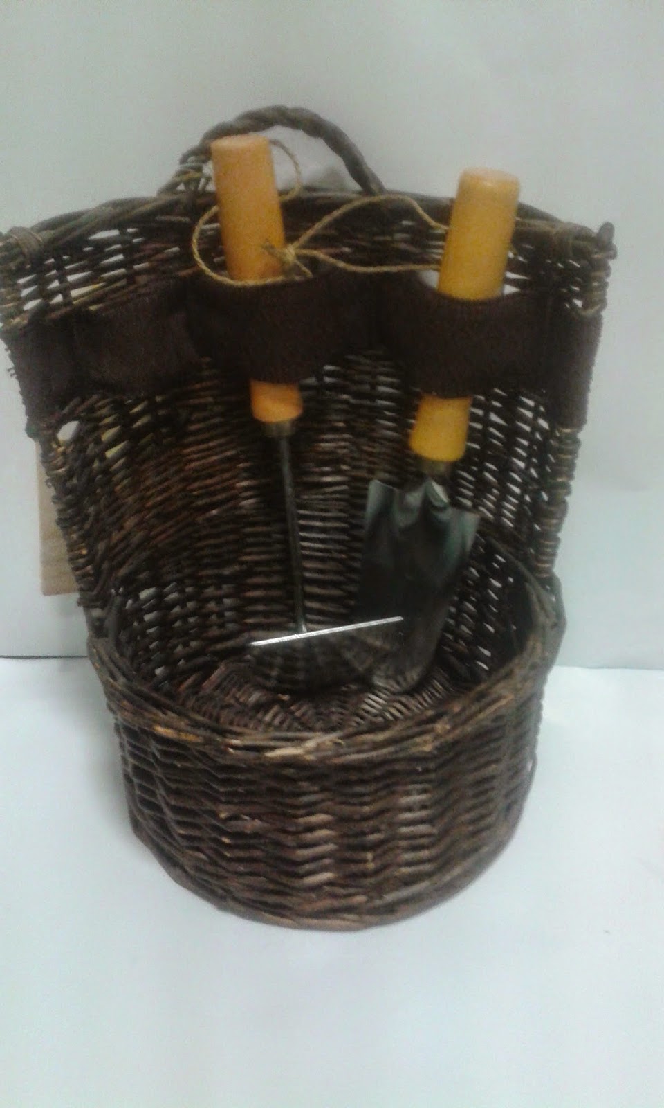 Conoce el ganador de la cesta de jardín que hemos sorteado - Las 4 Esquinas