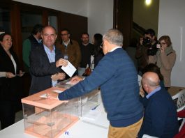El alcalde de Antequera recomienda un voto «serio» porque no es momento de poner España «patas arriba»