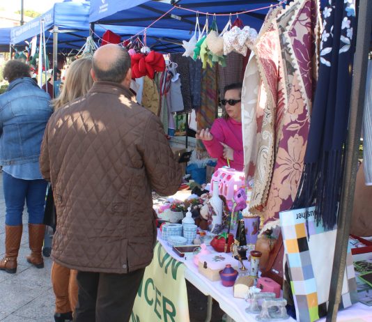 Antequera demuestra su solidaridad en el mercadillo