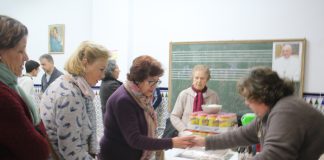 La Cofradía del Consuelo organiza una merienda solidaria para recaudar fondos para el cáncer infantil