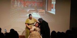 El Museo de Antequera acoge una representación histórica romana de un parto de hace 2.000 años