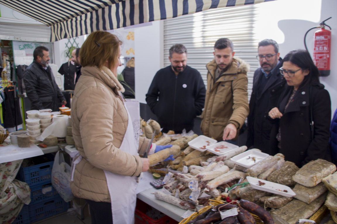 Archidona celebra la Primera Feria de Productos Locales bajo el lema 'Cómete Archidona' - Las 4 Esquinas