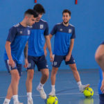Play-off – Entrenamiento BeSoccer CD UMA Antequera – Álex Fuentes junto a Nando y Alon