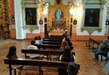 La iglesia del Carmen acogió la Festividad de la Quinta Angustia rodeada de sus devotos pero sin besamanos