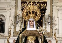 Antequera reza ante su Esperanza