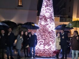 Queda inaugurada oficialmente la Navidad en Antequera con el encendido del alumbrado bajo la lluvia