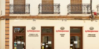 La Antequerana vende mantecados a cinco pesetas con motivo de su aniversario