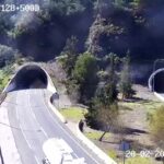 Dos accidentes entre varios turismos y un autobús provoca un incendio y retenciones en la A-45