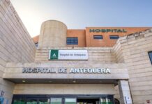 Herido el conductor de un camión tras volcar en Cartaojal