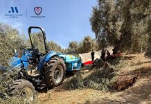 Muere un hombre de 59 años al volcar su tractor en Villanueva de Algaidas