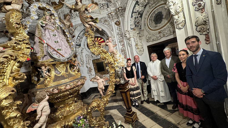 El alcalde de Antequera destaca el éxito de la Feria de Primavera y la califica de “magnífica” 7 feriaprimaveraatq ofrenda1 1