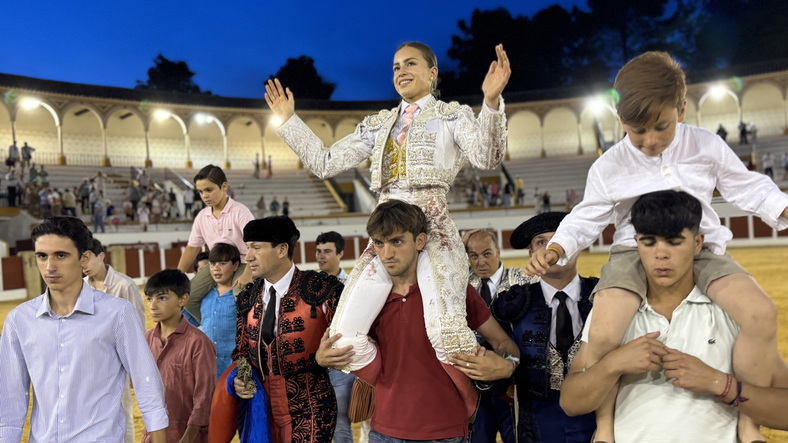 El alcalde de Antequera destaca el éxito de la Feria de Primavera y la califica de “magnífica” 6 feriaprimaveraatq toros 2 1