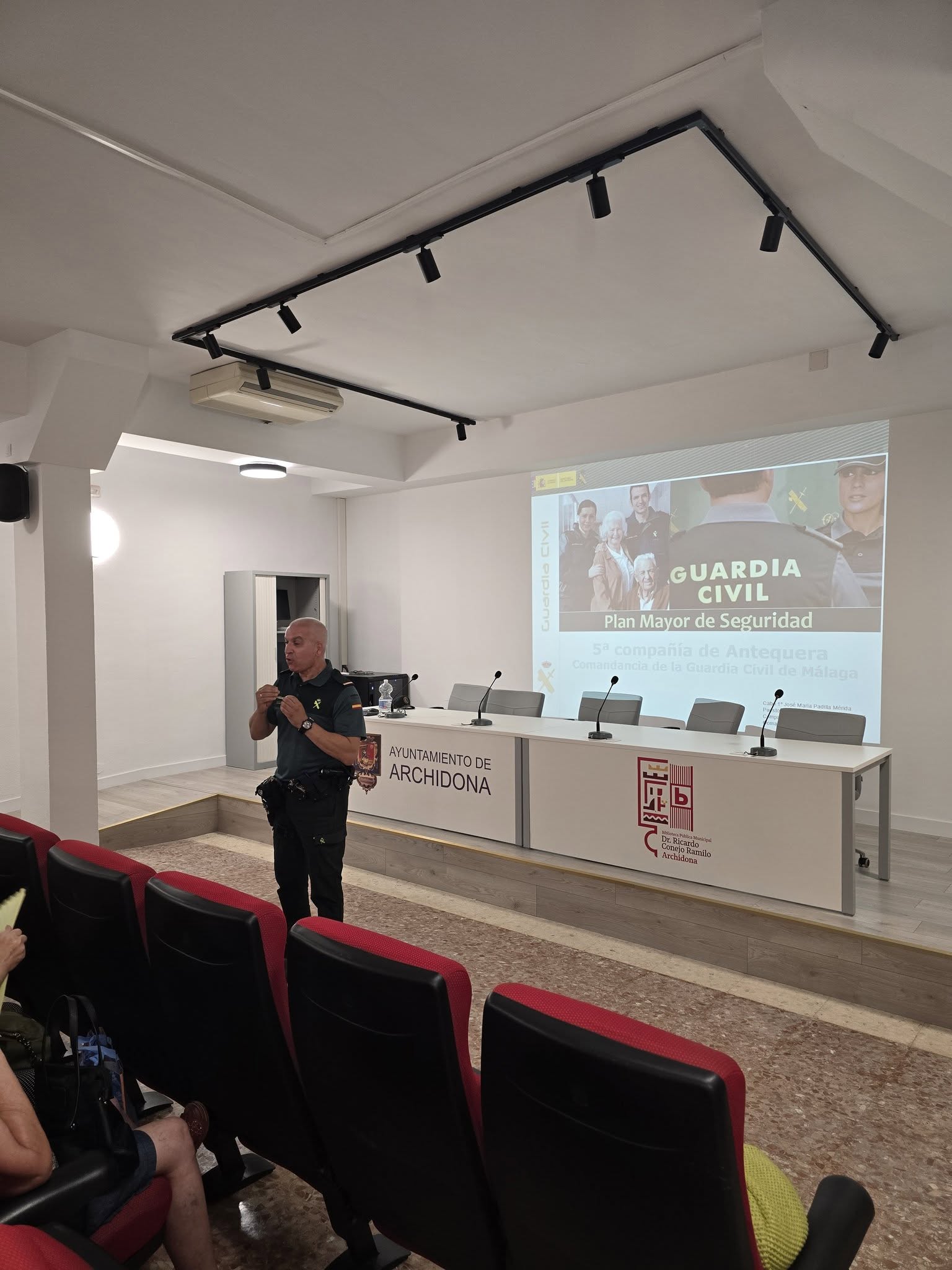 COMARCA Archidona acoge una charla de seguridad para mayores impartida por la Guardia Civil