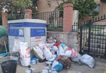 Denuncian vertimiento ilegal de basura fuera de los contenedores en Valle de Abdalajís
