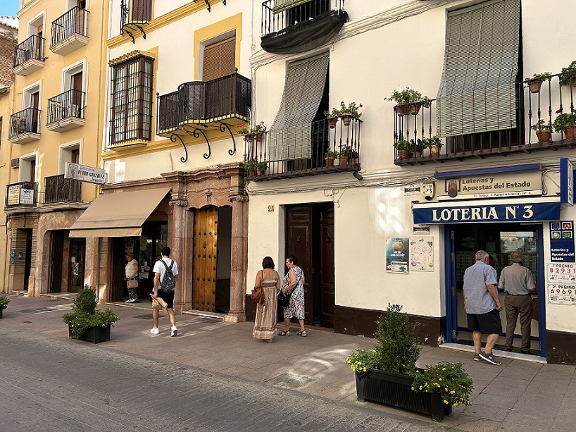 Establecimientos comerciales de la calle Lucena de Antequera