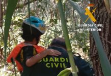 Rescatan a un padre y sus dos hijos tras volcar su piragua en el río Genil a su paso por Cuevas de San Marcos