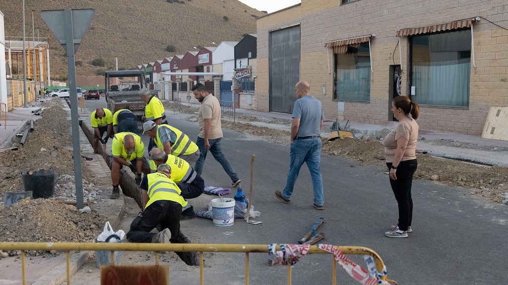 COMARCA El Ayuntamiento de Archidona renueva su red hidraulica el el Poligono Industrial tras una inversion de 177.500 euros del PFEA
