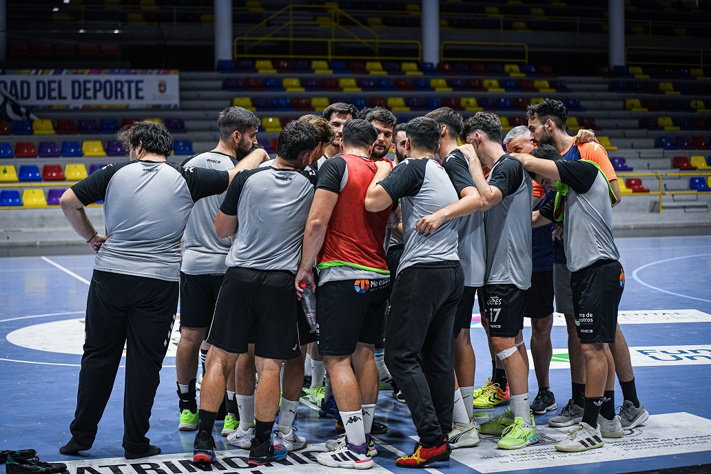 El equipo en una sesion de entrenamiento