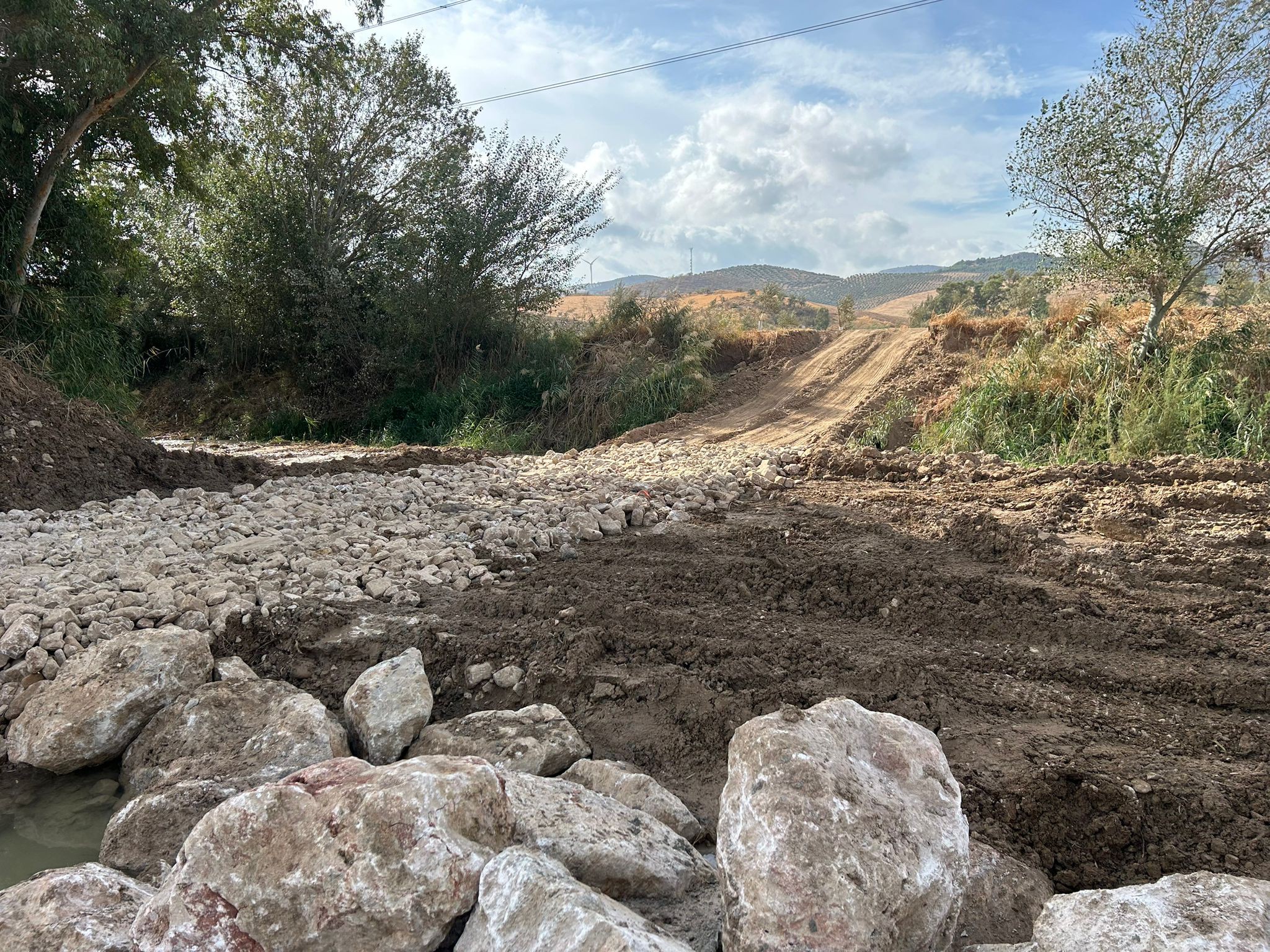 Ejecutan obras de mejora en el cauce del río Guadalteba a su paso por Teba 9 565120238 1231336185702341 7666951320039477203 n