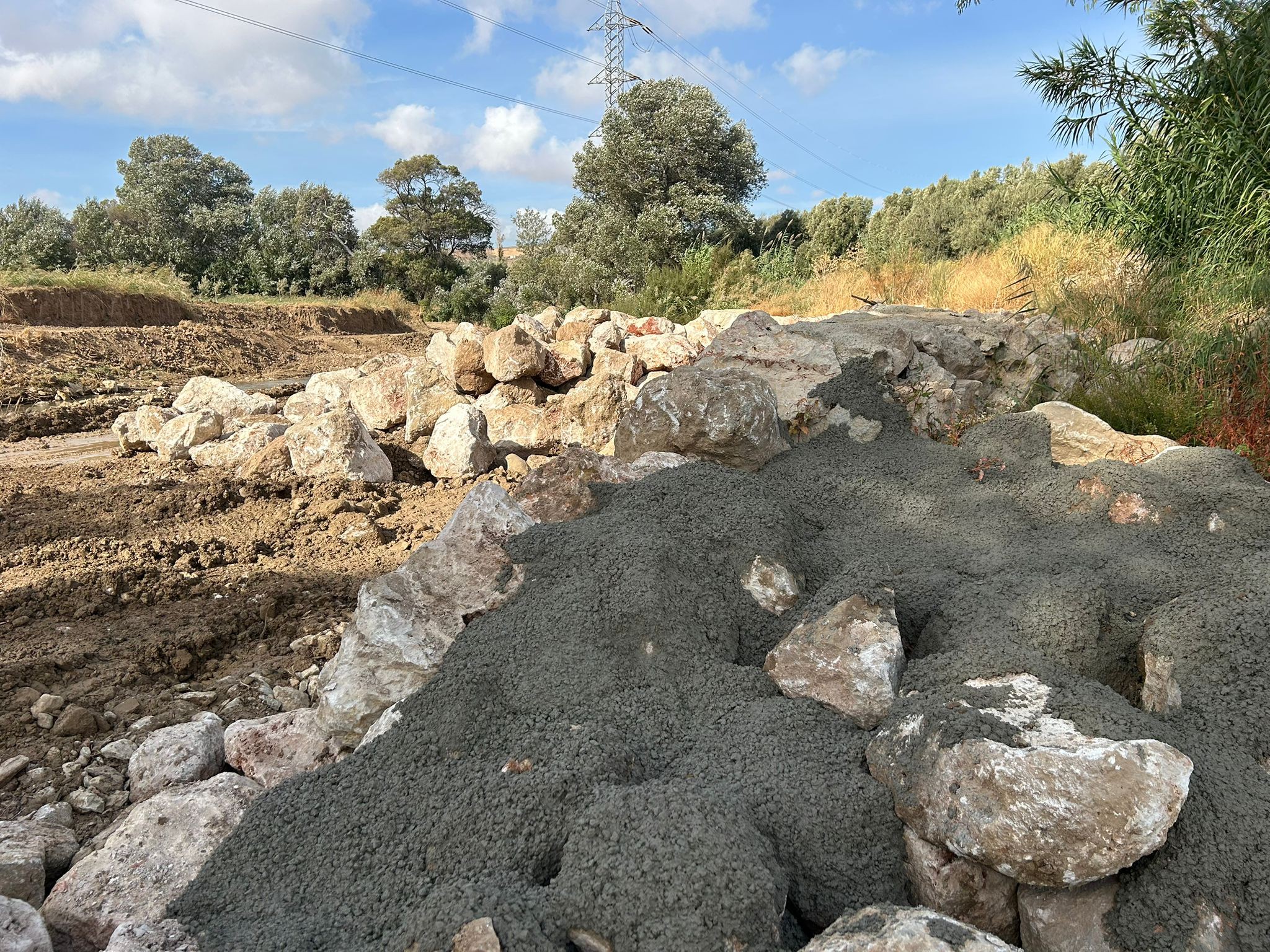 Ejecutan obras de mejora en el cauce del río Guadalteba a su paso por Teba 11 565214717 1231336115702348 8778192695334481593 n