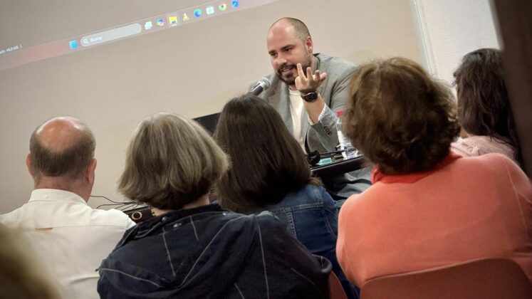 El corresponsal de guerra Antonio Pampliega presenta en Antequera su nueva novela 'Cowboys en el infierno' 3 572421842 1131243949120793 8600140991393602850 n