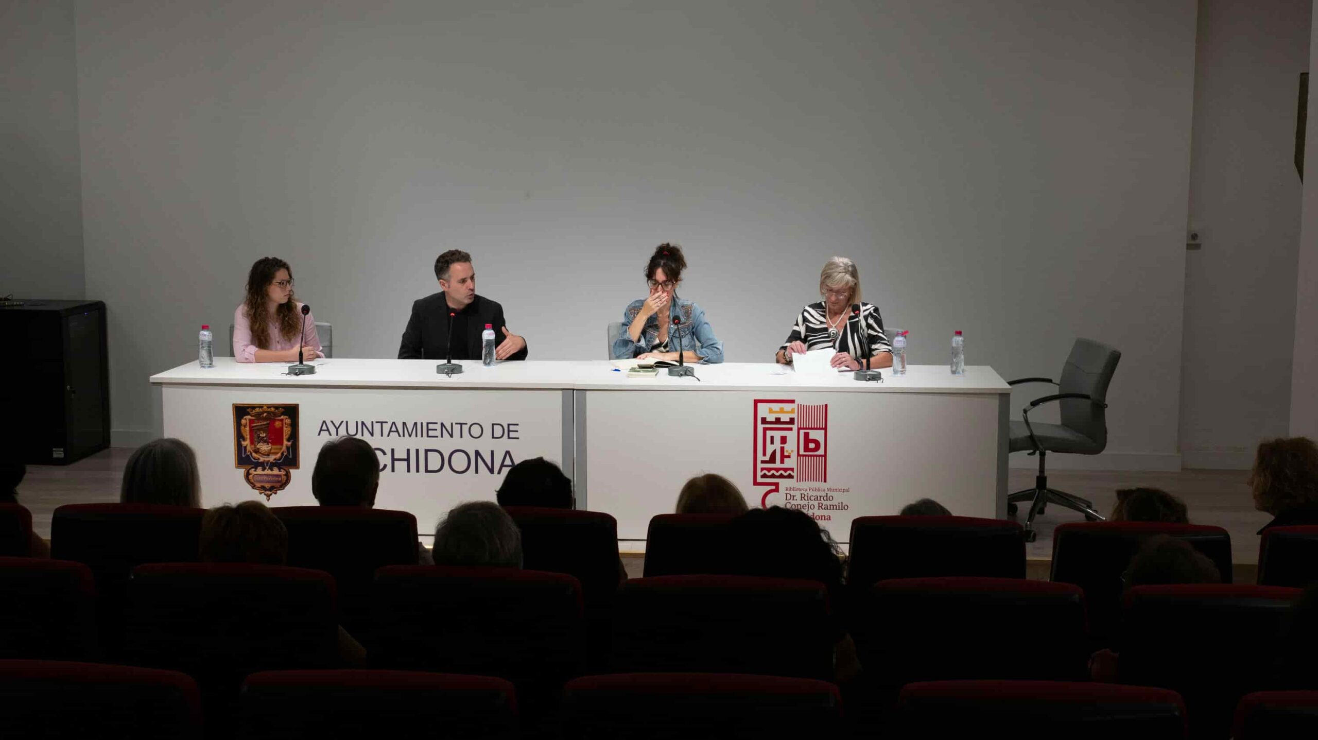 Debate intergeneracional en Archidona sobre la soledad y la prisa en la sociedad tecnológica actual 5 P1068908 scaled