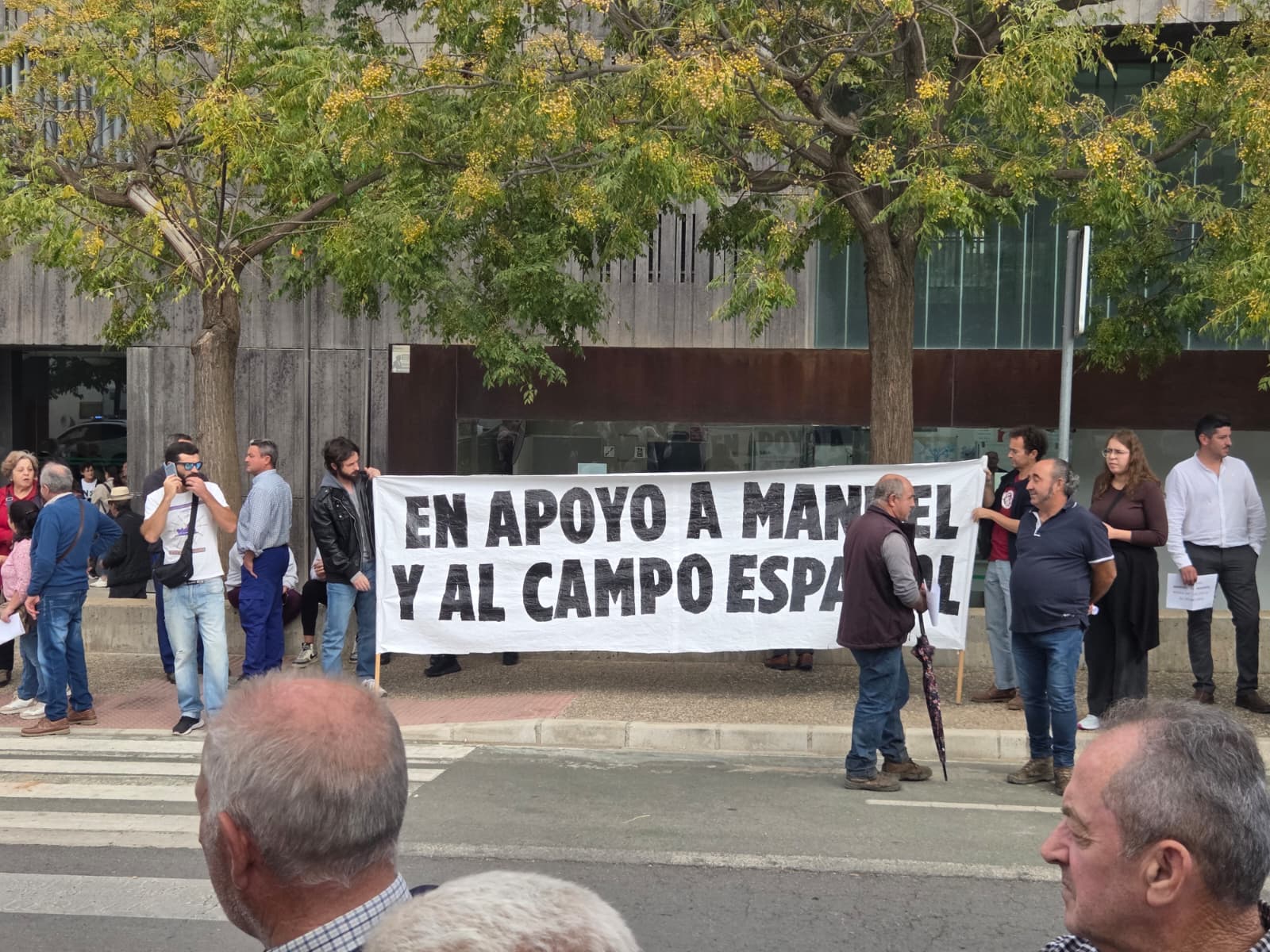 Agricultores se unen en Antequera en apoyo a un compañero investigado por participar en las protestas del campo: "No somos delincuentes" 24 WhatsApp Image 2025 10 29 at 12.04.46