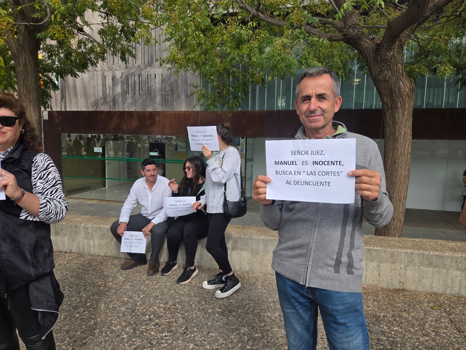 Agricultores se unen en Antequera en apoyo a un compañero investigado por participar en las protestas del campo: "No somos delincuentes" 25 WhatsApp Image 2025 10 29 at 12.04.48 1