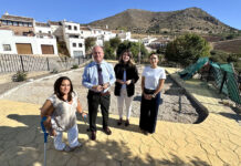 Avanzan a buen ritmo las obras de renovación del parque infantil de Villanueva de Cauche