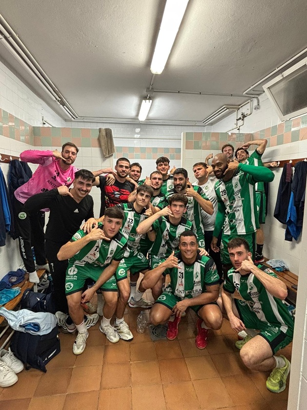 El Dólmenes Antequera impone su carácter en Triana (25-28) 5 574576356 18301215544284221 4760702908065621802 n