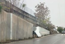 Las fuertes lluvias del fin de semana provocan la caída parcial del revestimiento exterior del camino de servicio de la A-45 en Casabermeja