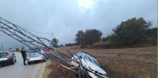 Cortada al tráfico la MA-224 en Villanueva del Rosario a causa de la colisión de un coche contra un poste de luz