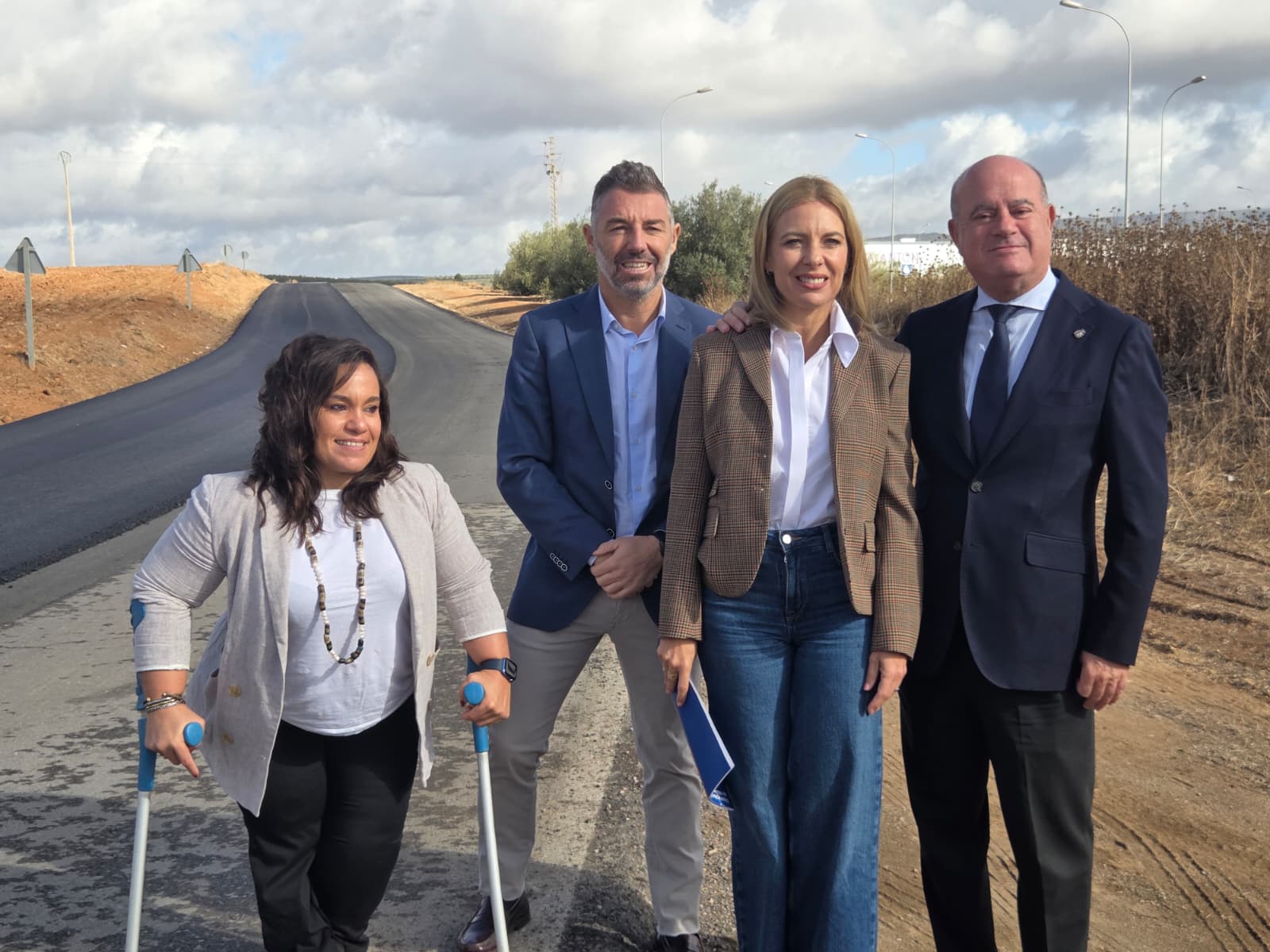 La Diputación invierte 289.000 euros en el asfaltado de la carretera entre el Centro Logístico de Antequera y Cartaojal 15 ANTEQUERA La Diputacion invierte 289.000 euros en el asfaltado de la carretera entre el Centro Logistico de Antequera y Cartaojal