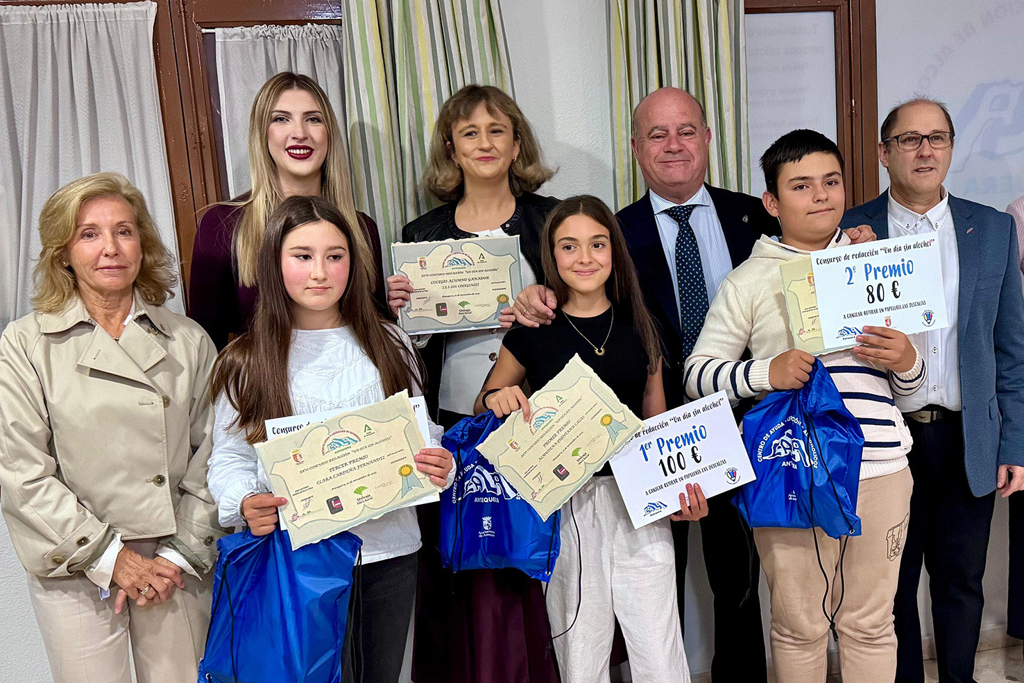 Una alumna del IES Los Colegiales logra el primer premio del Concurso de Redacción 'Un Día sin Alcohol' 5 ANTEQUERA Una alumna del IES Los Colegiales de Antequera logra el primer premio del Concurso de Redaccion Un Dia sin Alcohol