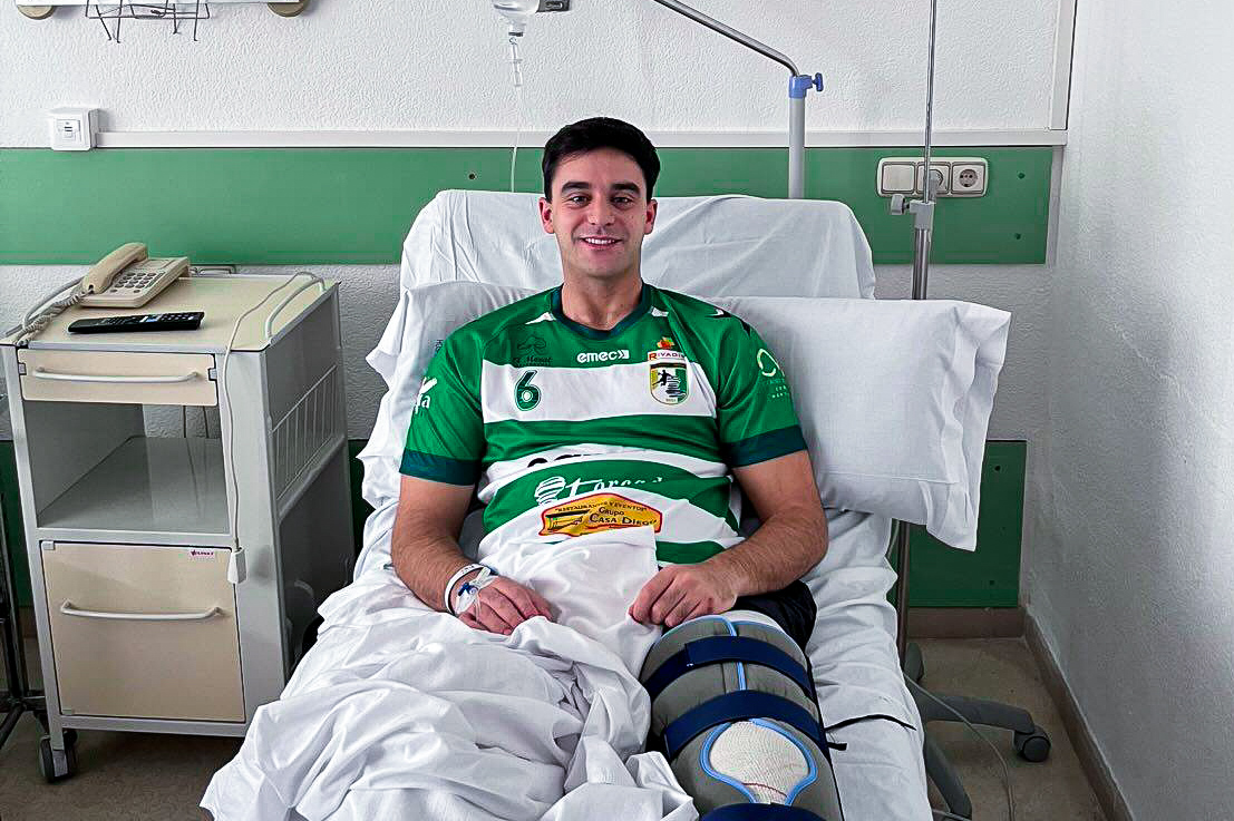 El jugador Guille Matas tras ser intervenido