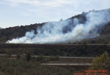 Cortado un tramo de la A-45 de Antequera a Málaga a causa de un incendio en una cuneta
