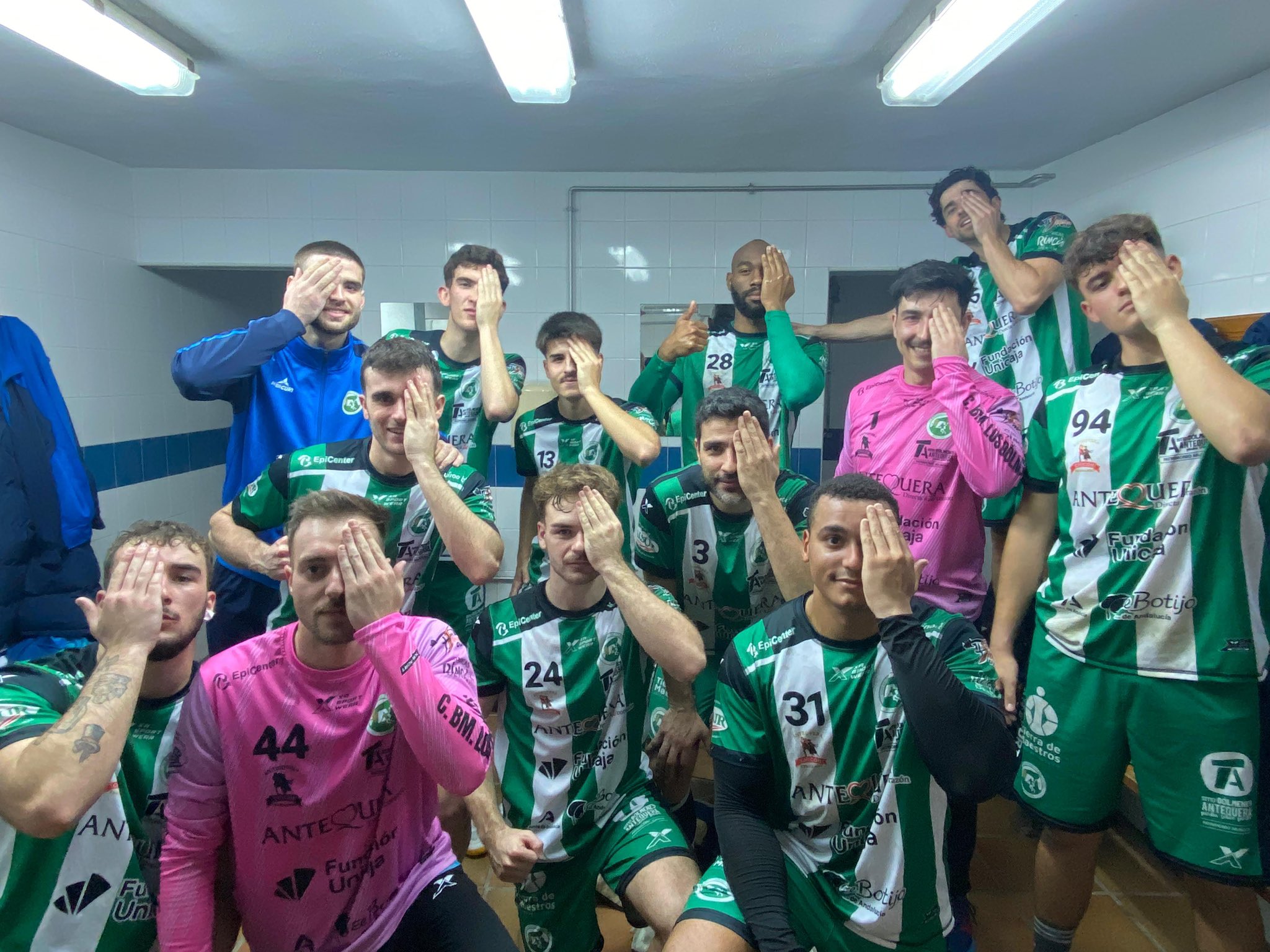 Séptima victoria consecutiva del Dólmenes Antequera en la pista del Mijas (27-34) 5 G68uAmPXEAAPuy9