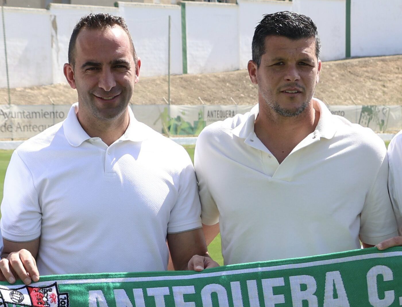 Alberto Aguilar y Álvaro Silva toman las riendas del Antequera CF a la espera del nuevo entrenador 5 G6i0 aTXUAAHvqK e1764085248818