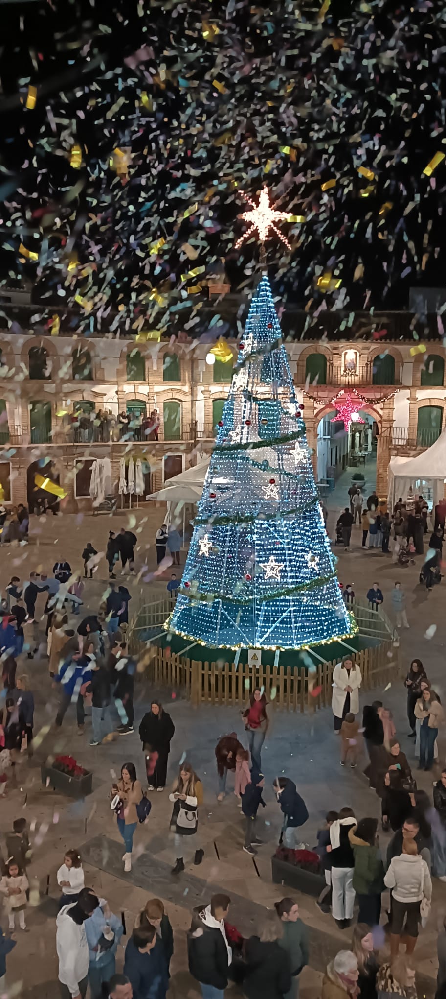 Archidona da la bienvenida a la Navidad con el tradicional encendido navideño 11 Imagen de WhatsApp 2025 11 30 a las 10.01.14 a48617e8