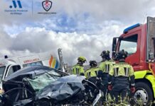 Diez heridos en una colisión frontal entre una ambulancia y un turismo en la A-367 en Cañete la Real