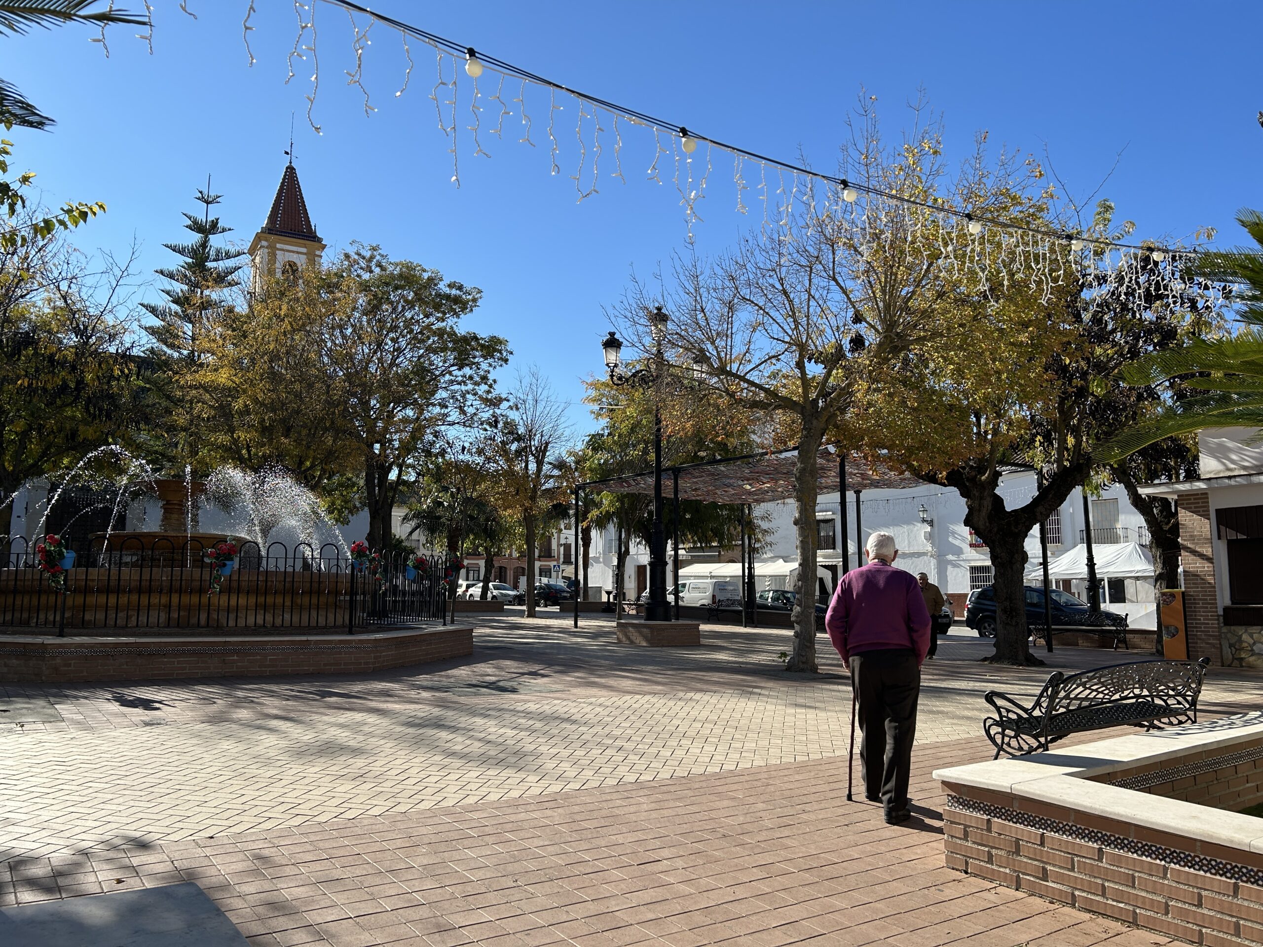 Un gran mercadillo con una treintena de puestos dará la bienvenida a la Navidad en Sierra de Yeguas el próximo siete de diciembre 5 Plaza de Andalucia de Sierra de Yeguas epicentro de las fiestas navidenas scaled