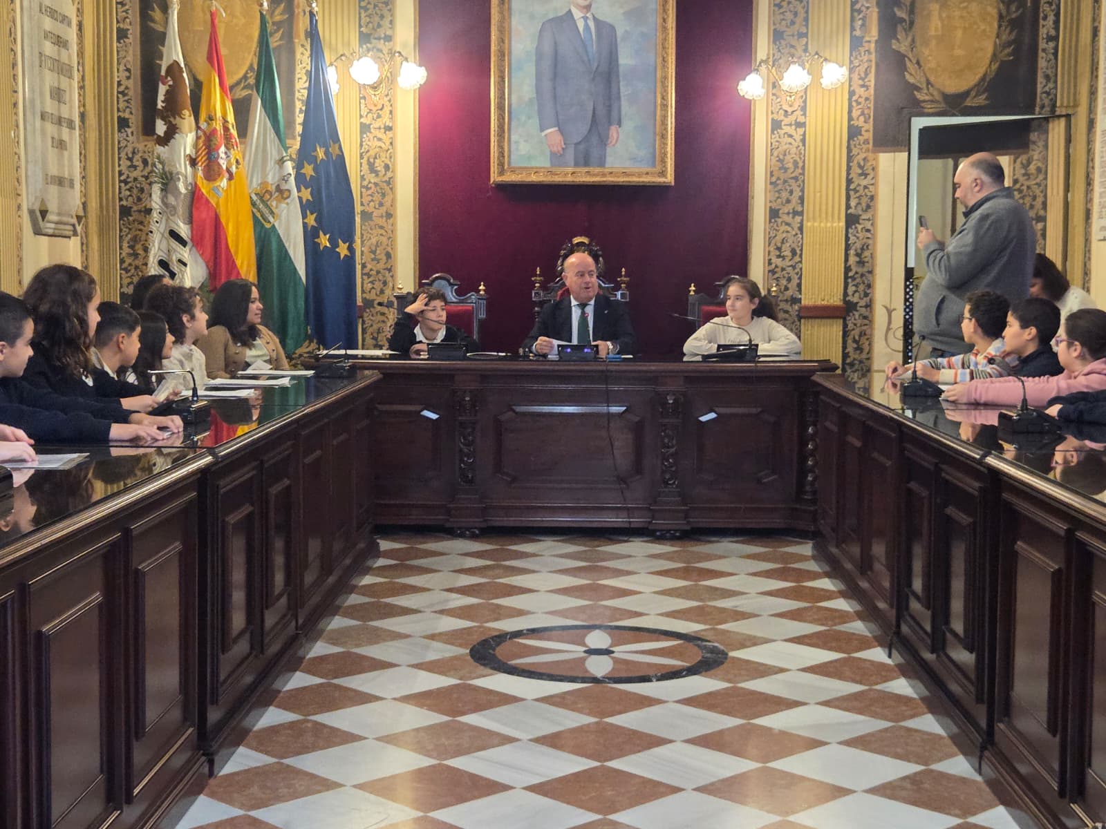 Los colegios Romero Robledo, León Motta y María Inmaculada participan en una nueva edición del Pleno Infantil de Antequera 17 WhatsApp Image 2025 11 20 at 11.12.05