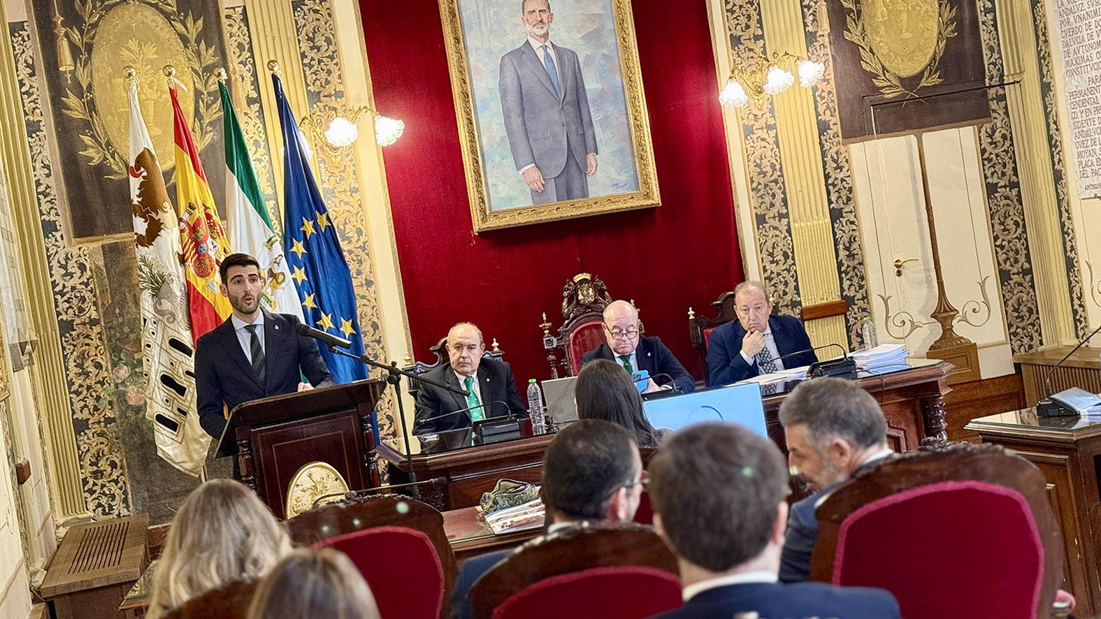 El PP aprueba el presupuesto del Ayuntamiento Antequera con el voto en contra de PSOE e IU 18 jmfdez pleno presupuestos 07112025 7