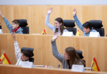 Alumnado de Villanueva del Rosario protagoniza el pleno infantil de la Diputación para conmemorar el Día de la Constitución