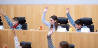 Alumnado de Villanueva del Rosario protagoniza el pleno infantil de la Diputación para conmemorar el Día de la Constitución