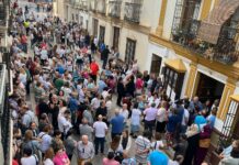 Recogen firmas en Alameda contra el deshaucio de un vecino discapacitado