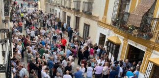 Recogen firmas en Alameda contra el deshaucio de un vecino discapacitado