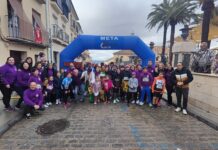 Archidona desafía al frío en una colorida VIII San Silvestre a beneficio de Payasos de Hospital